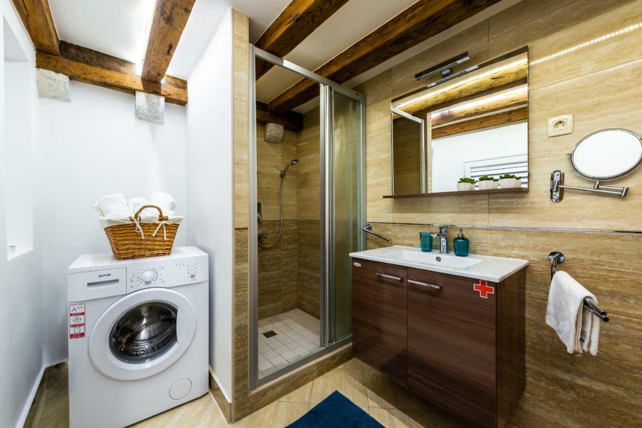4 Apartment *