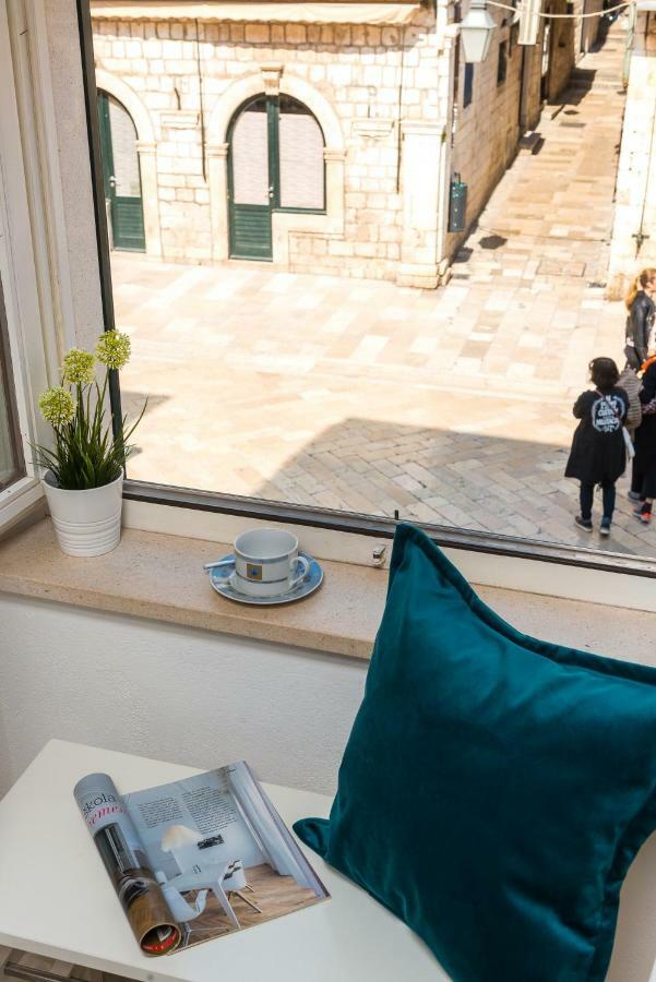 Apartment 4 *